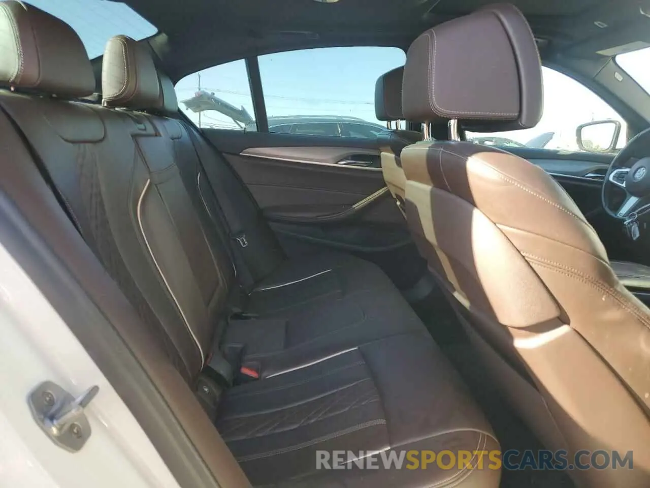 10 Photograph of a damaged car WBAJE5C53KWW32613 BMW 5 SERIES 2019