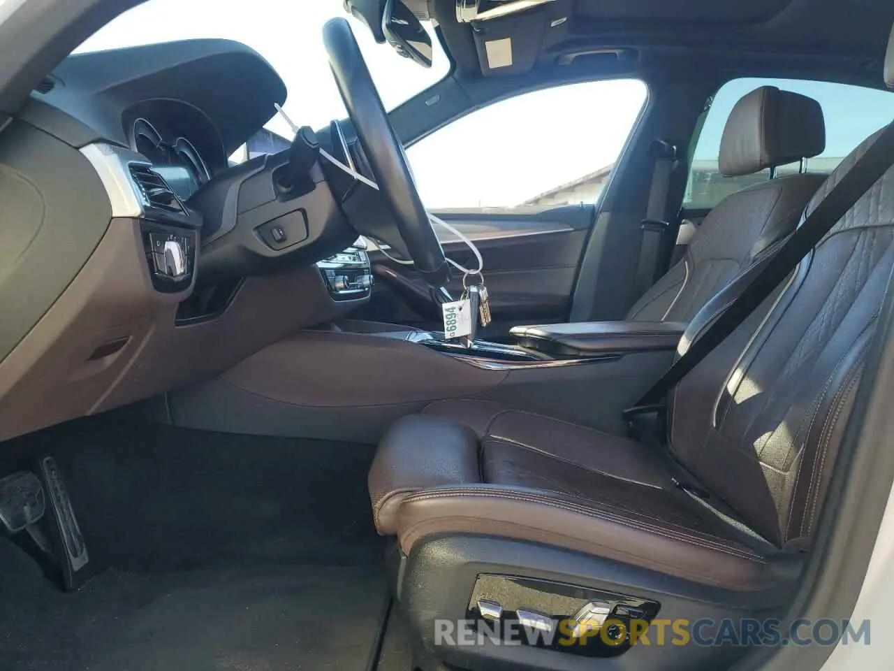 7 Photograph of a damaged car WBAJE5C53KWW32613 BMW 5 SERIES 2019