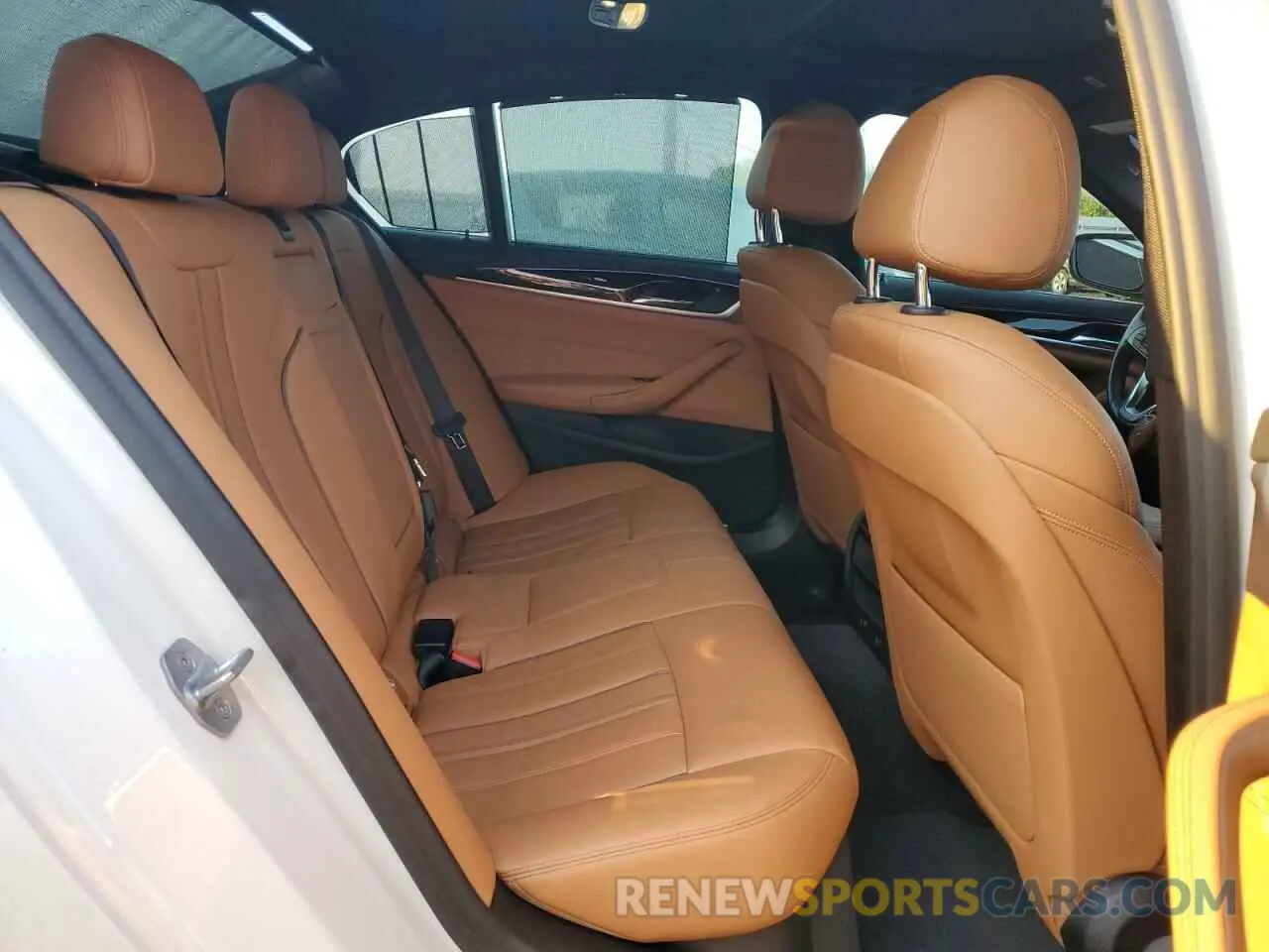 10 Photograph of a damaged car WBAJE5C53KWW34362 BMW 5 SERIES 2019