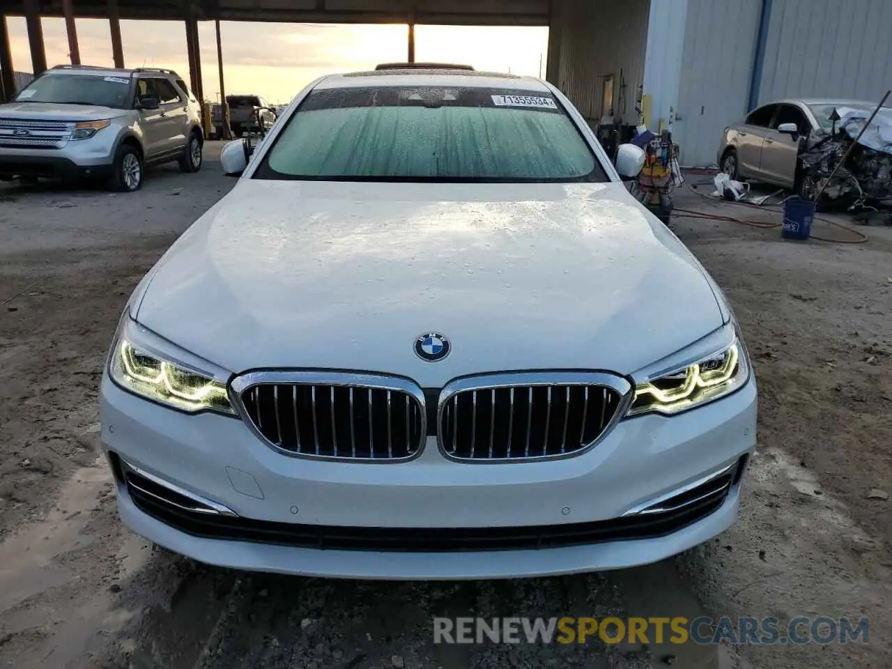 5 Photograph of a damaged car WBAJE5C53KWW34362 BMW 5 SERIES 2019