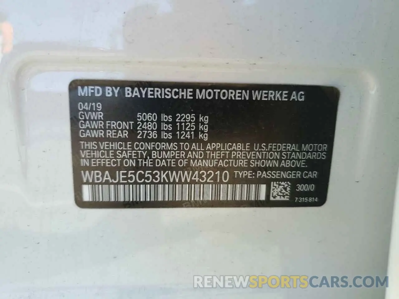 12 Photograph of a damaged car WBAJE5C53KWW43210 BMW 5 SERIES 2019