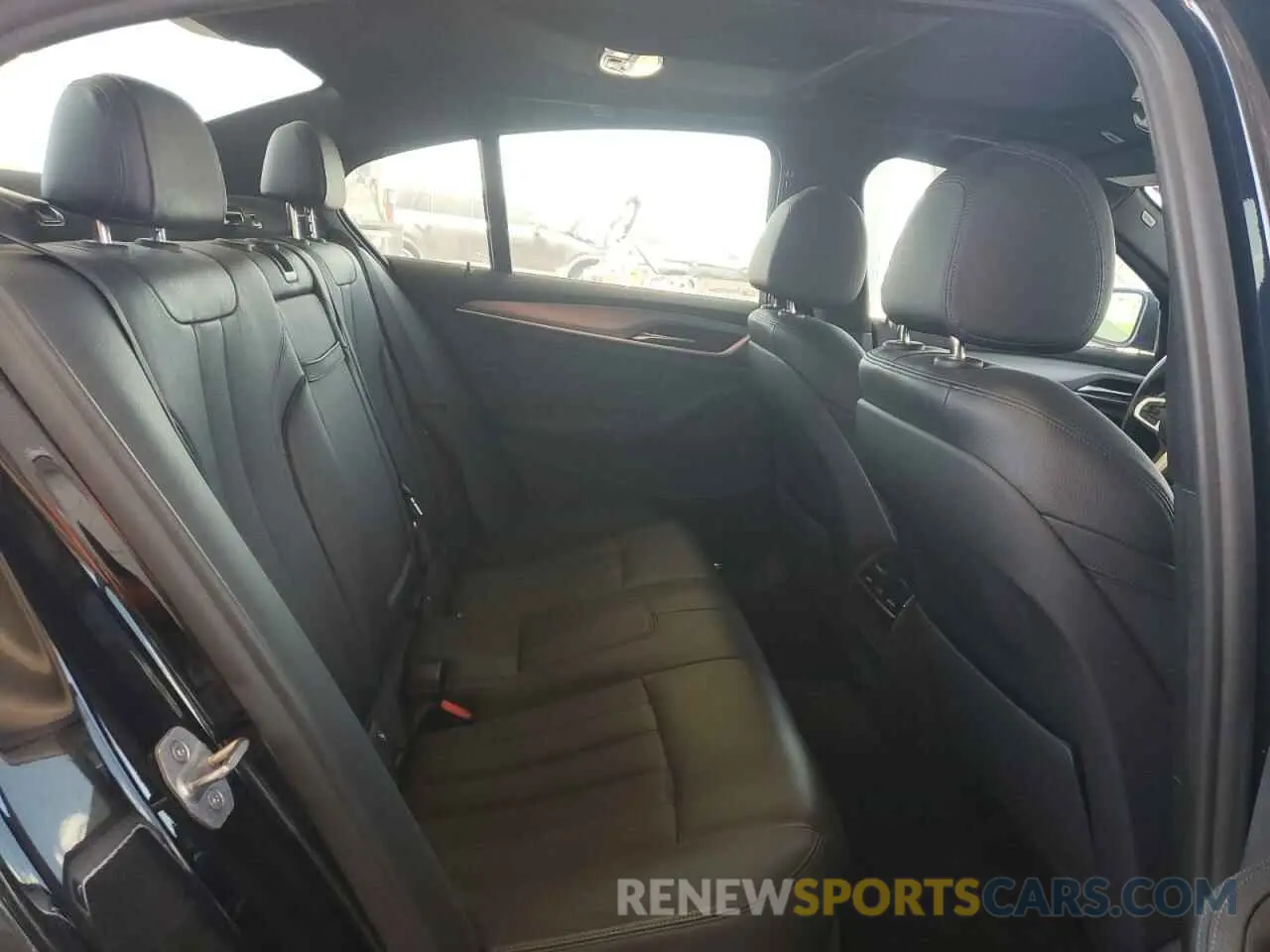 10 Photograph of a damaged car WBAJE5C53KWW44051 BMW 5 SERIES 2019