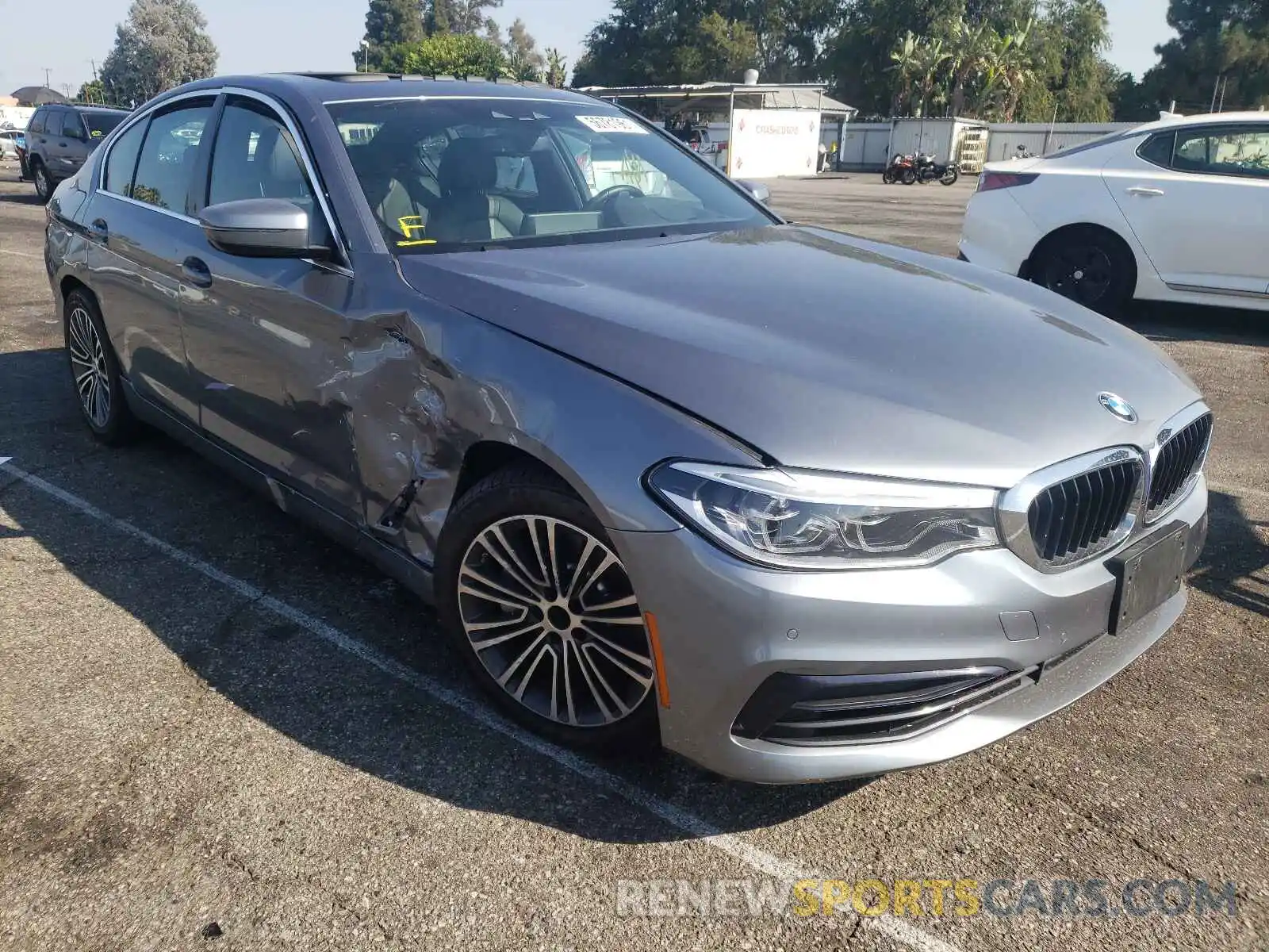 1 Photograph of a damaged car WBAJE5C55KBM76811 BMW 5 SERIES 2019