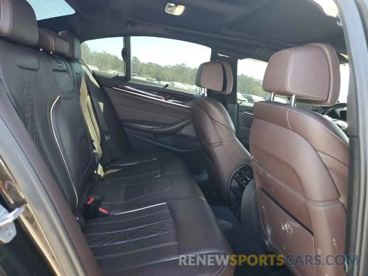 10 Photograph of a damaged car WBAJE5C55KWW06675 BMW 5 SERIES 2019