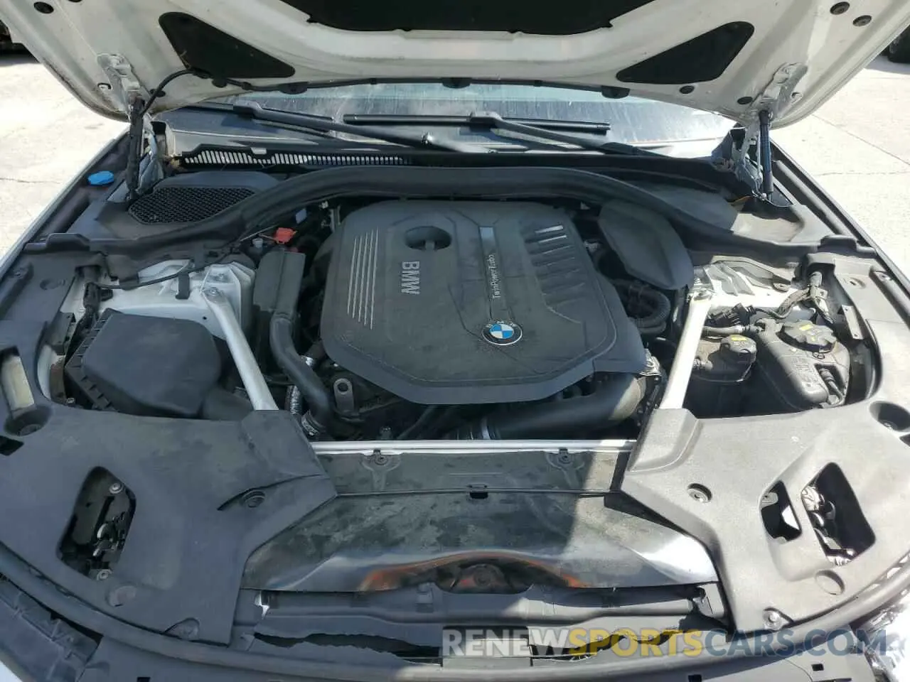 13 Photograph of a damaged car WBAJE5C56KWW17040 BMW 5 SERIES 2019