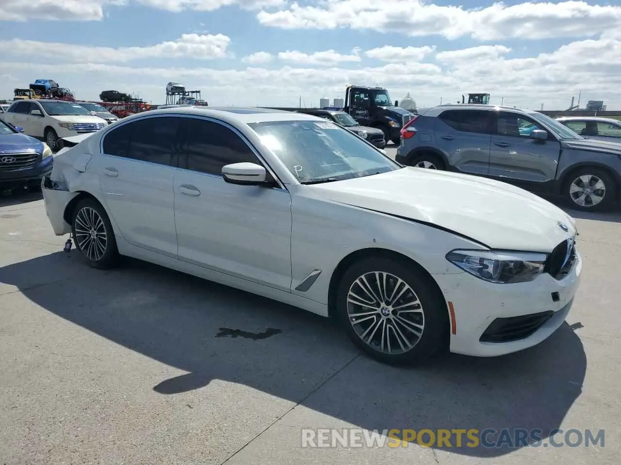 4 Photograph of a damaged car WBAJE5C56KWW17040 BMW 5 SERIES 2019