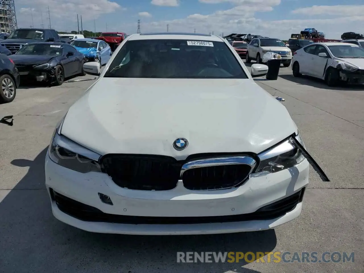 5 Photograph of a damaged car WBAJE5C56KWW17040 BMW 5 SERIES 2019
