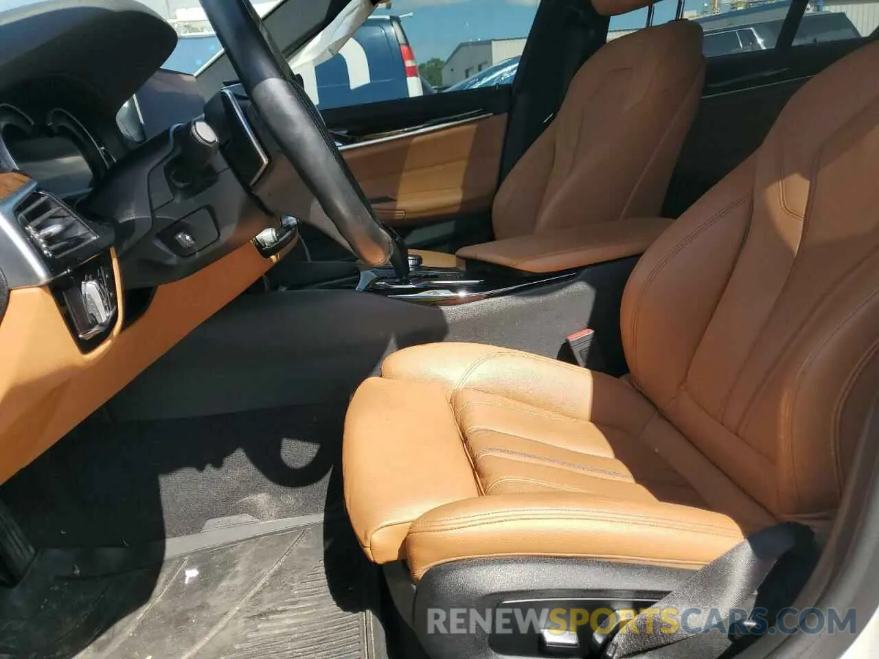 7 Photograph of a damaged car WBAJE5C56KWW17040 BMW 5 SERIES 2019