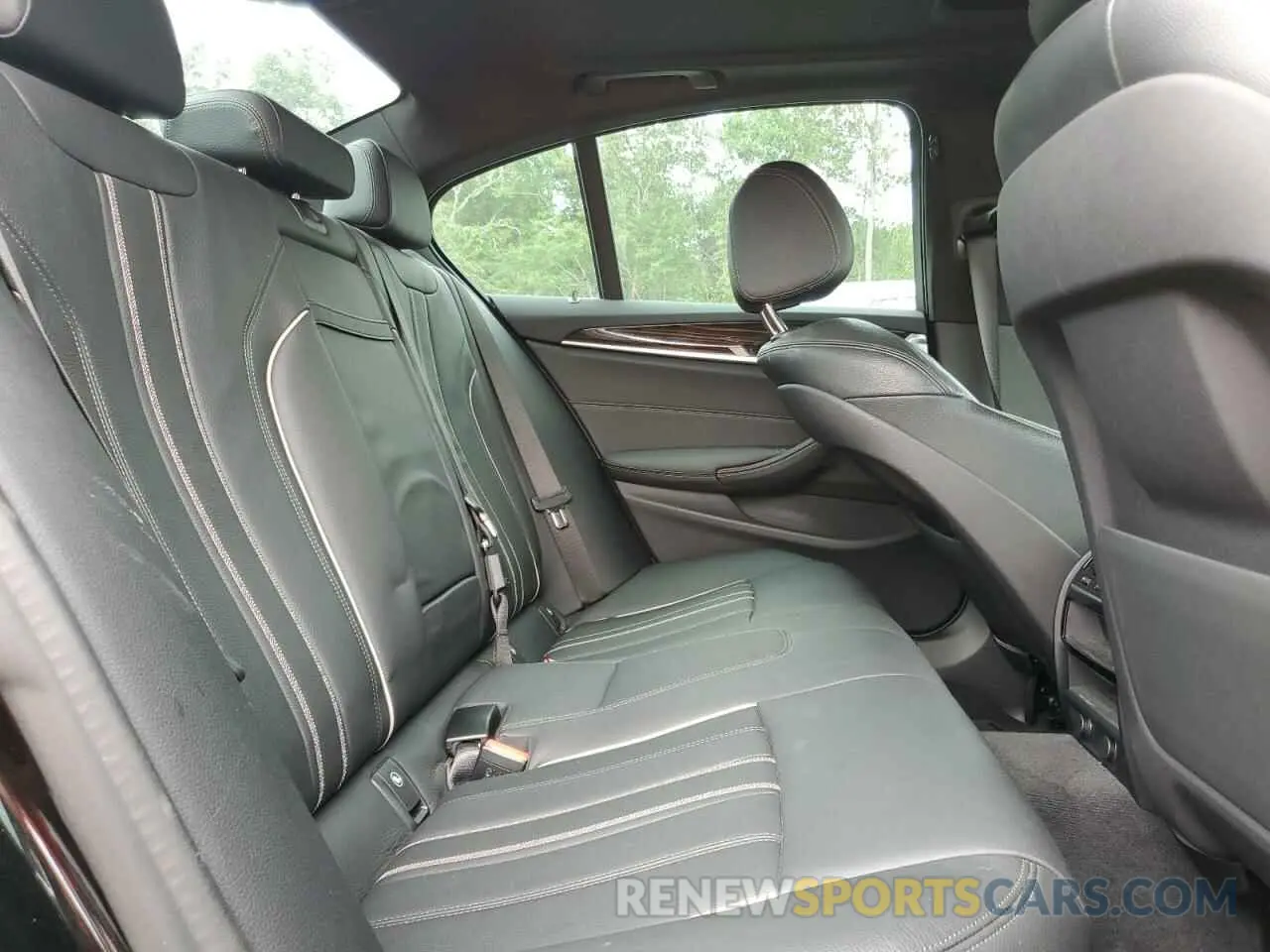 10 Photograph of a damaged car WBAJE5C57KWW14504 BMW 5 SERIES 2019