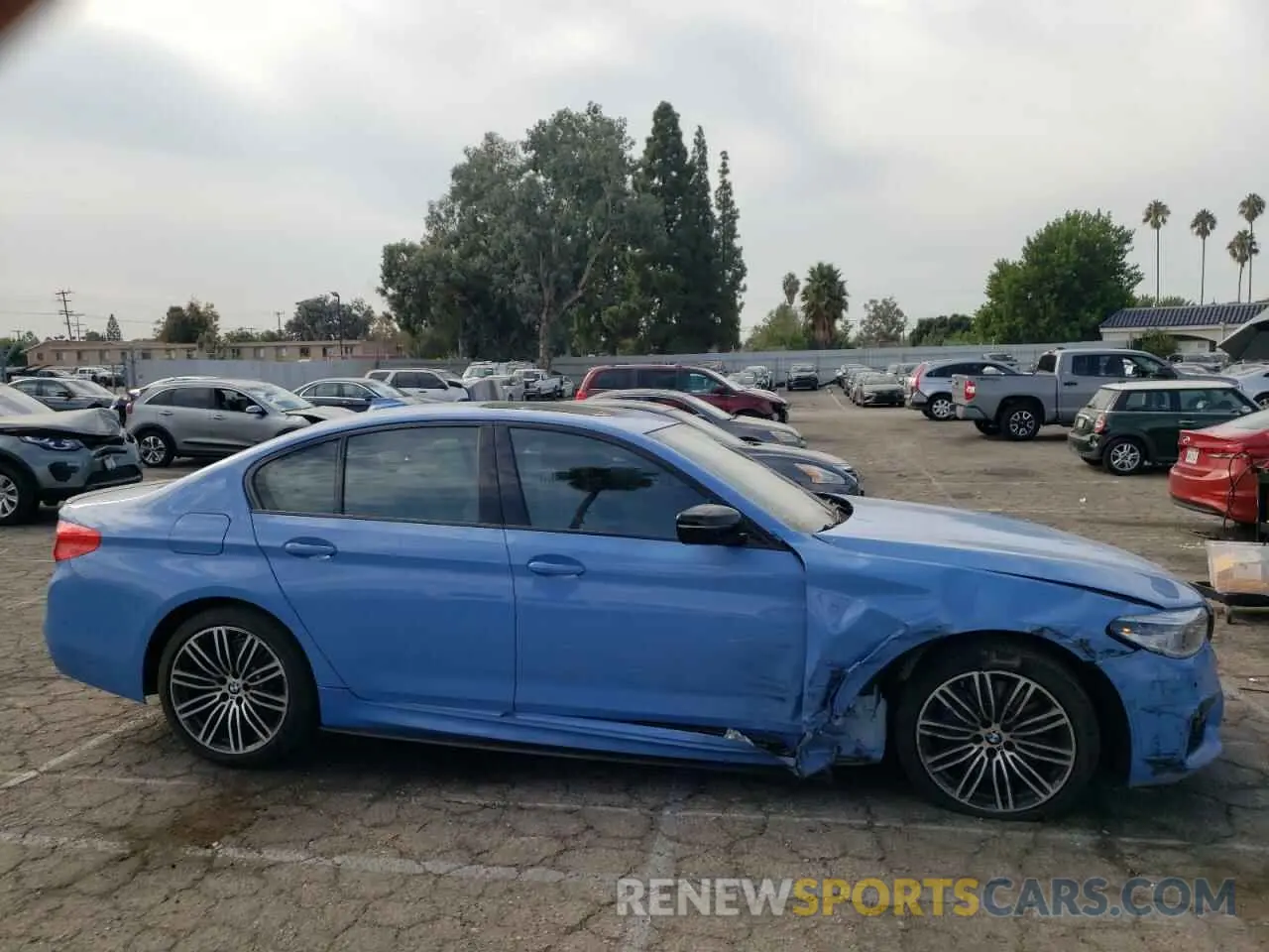 9 Photograph of a damaged car WBAJE5C58KBM77032 BMW 5 SERIES 2019