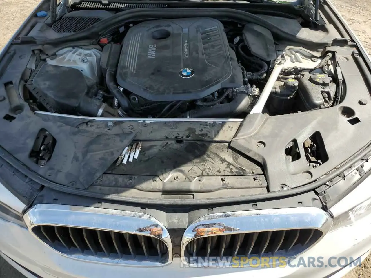 11 Photograph of a damaged car WBAJE5C58KWE66317 BMW 5 SERIES 2019