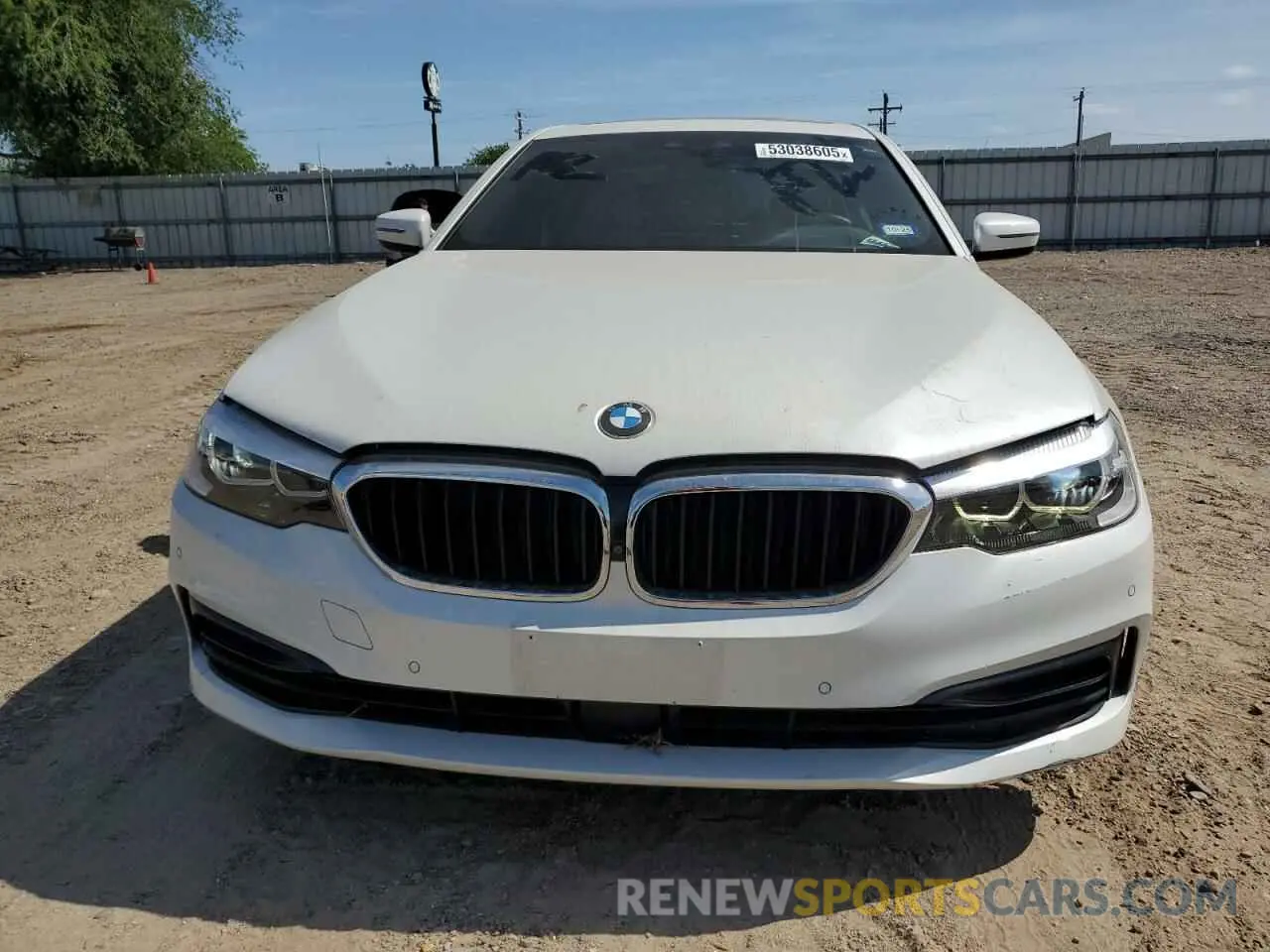 5 Photograph of a damaged car WBAJE5C58KWE66317 BMW 5 SERIES 2019