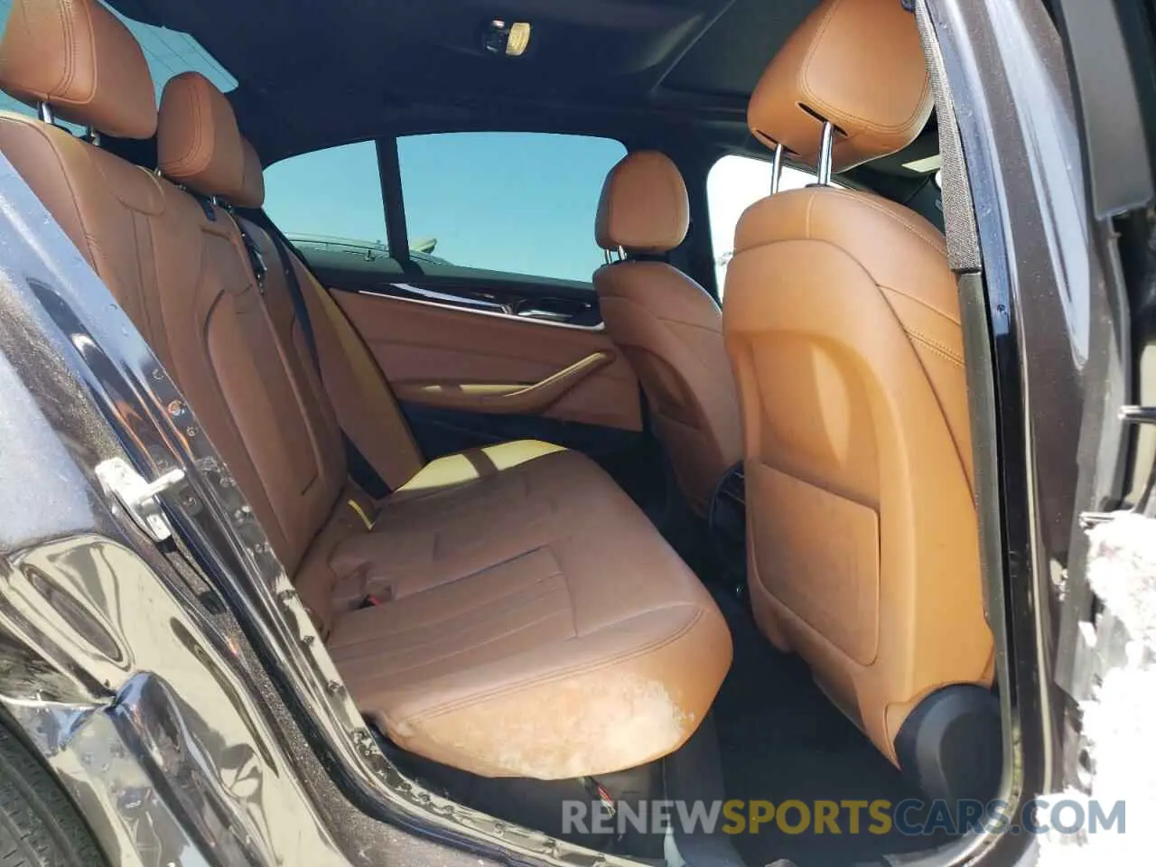10 Photograph of a damaged car WBAJE5C58KWW27567 BMW 5 SERIES 2019