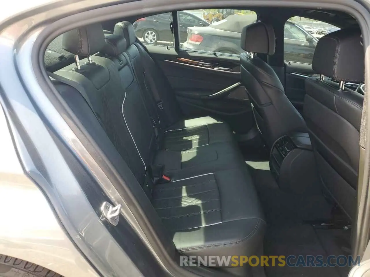 10 Photograph of a damaged car WBAJE5C58KWW31912 BMW 5 SERIES 2019