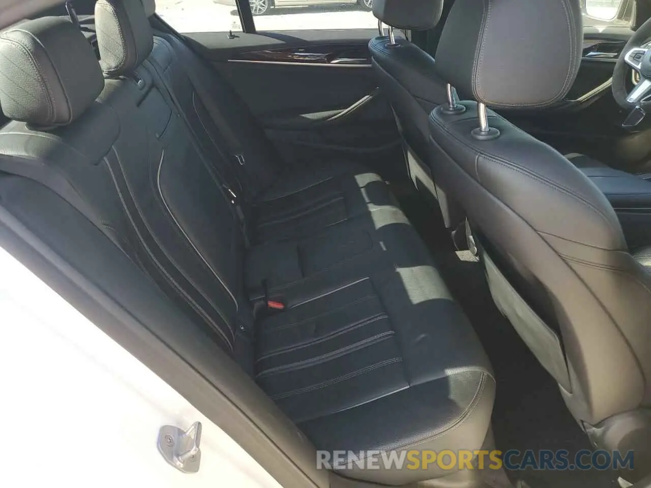 10 Photograph of a damaged car WBAJE5C59KWW08932 BMW 5 SERIES 2019