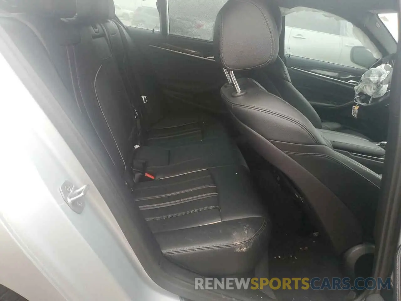 10 Photograph of a damaged car WBAJE5C59KWW12186 BMW 5 SERIES 2019