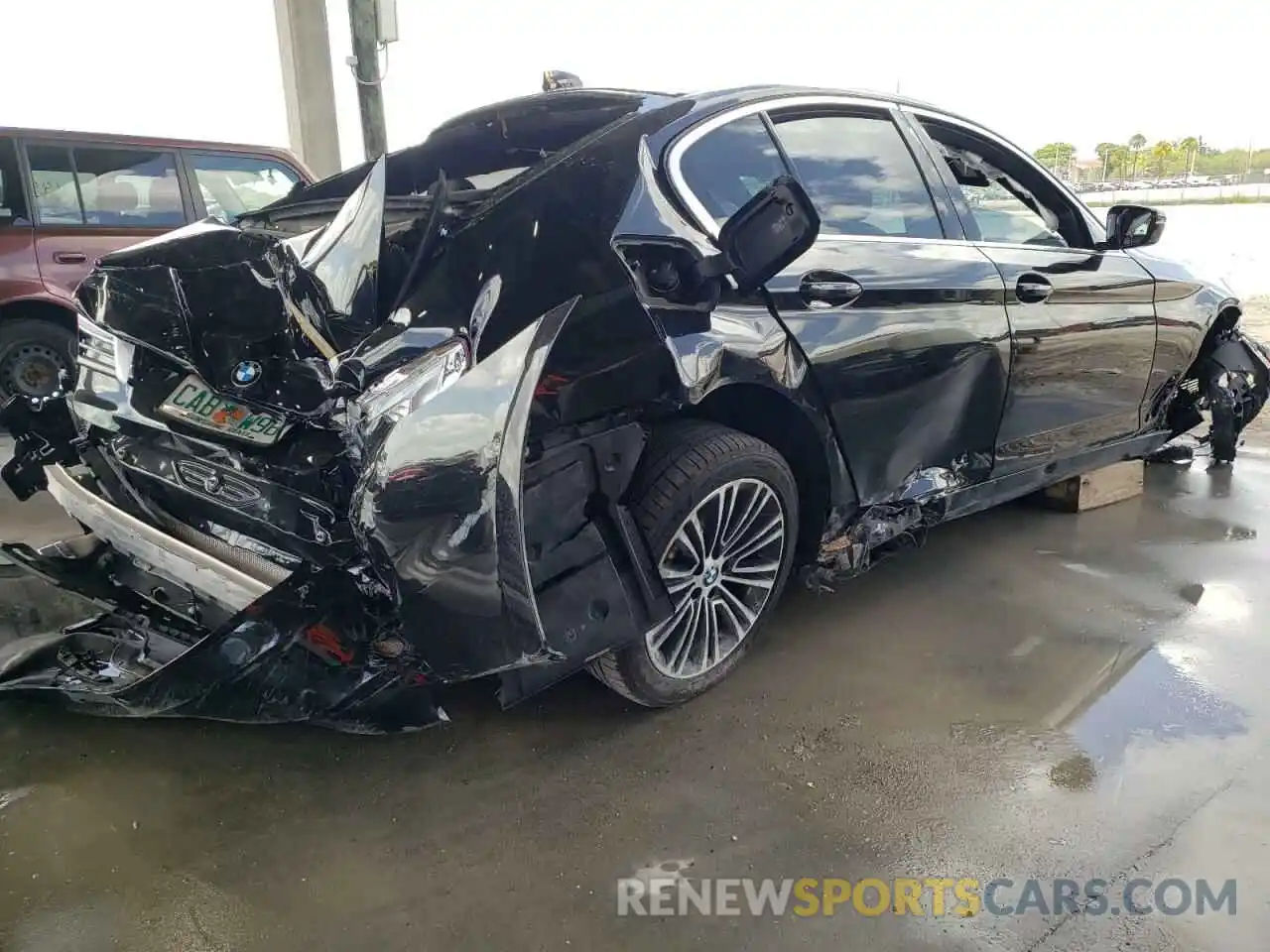 4 Photograph of a damaged car WBAJE5C59KWW22295 BMW 5 SERIES 2019