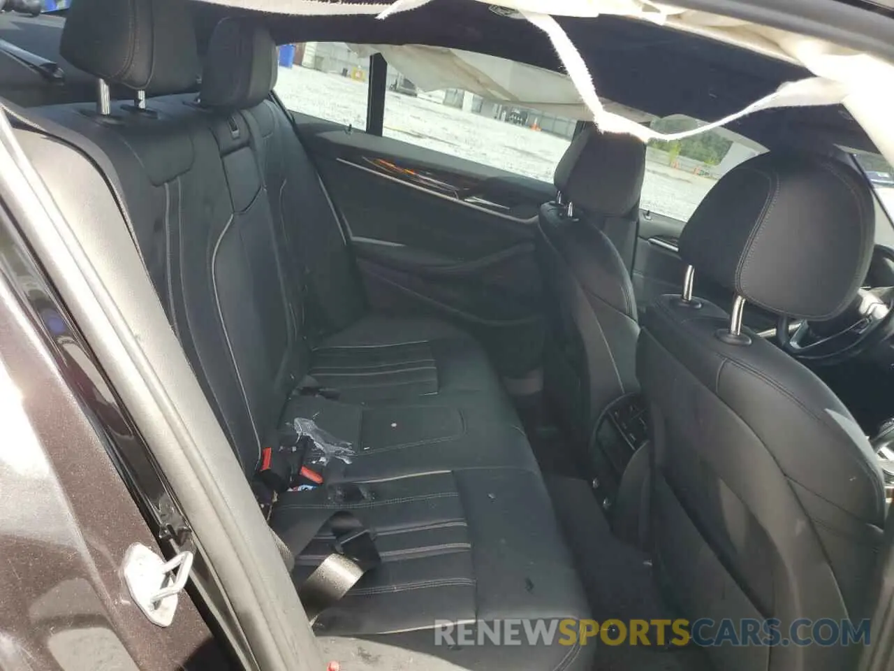 10 Photograph of a damaged car WBAJE5C59KWW22328 BMW 5 SERIES 2019