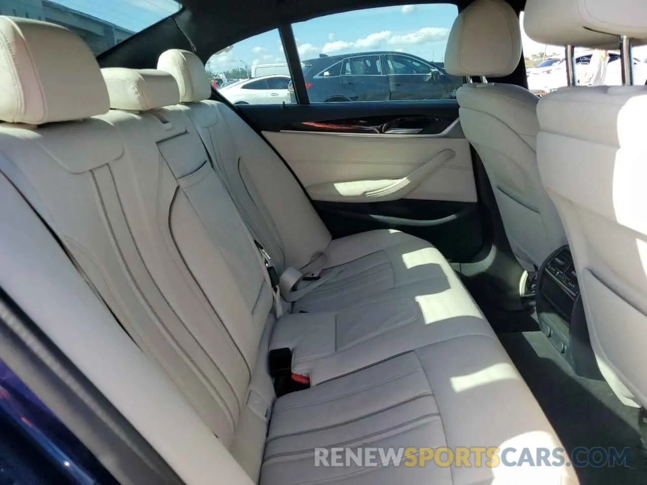 10 Photograph of a damaged car WBAJE5C5XKBM76738 BMW 5 SERIES 2019