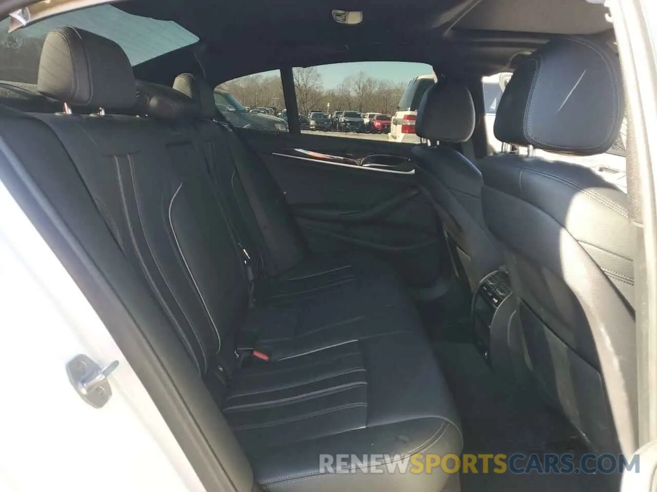 10 Photograph of a damaged car WBAJE5C5XKWA98674 BMW 5 SERIES 2019