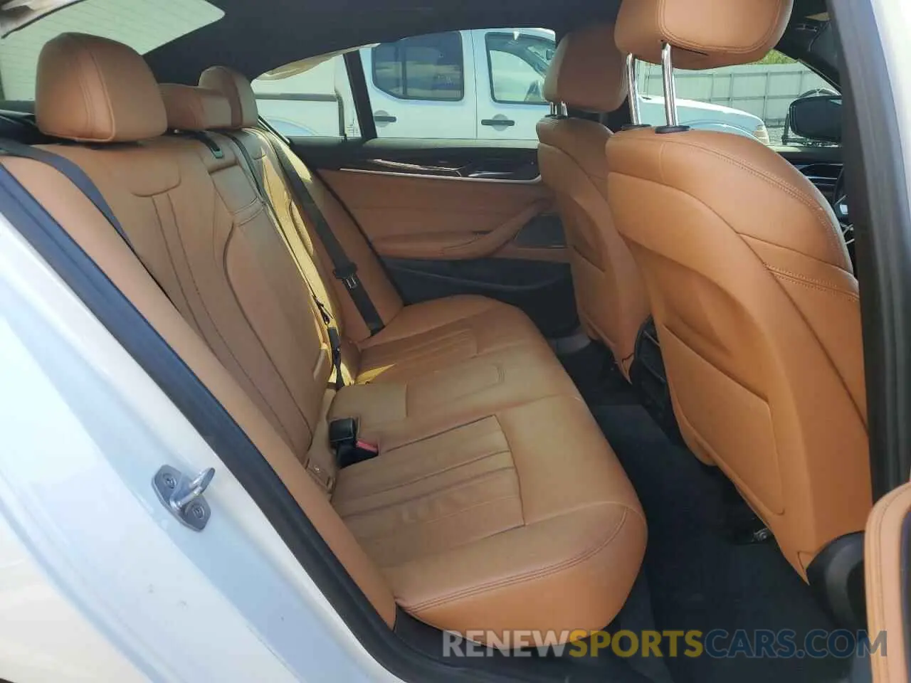 10 Photograph of a damaged car WBAJE5C5XKWE66044 BMW 5 SERIES 2019