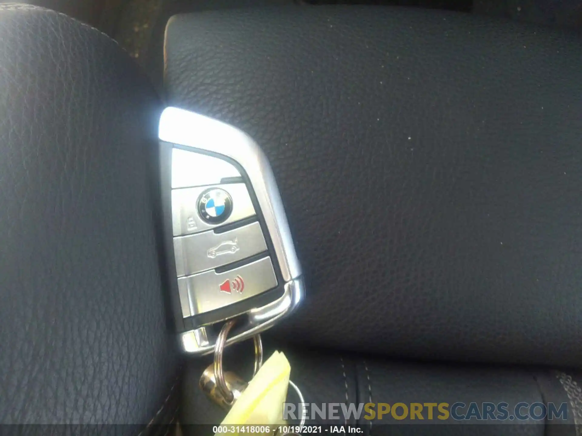 11 Photograph of a damaged car WBAJE7C51KWW10363 BMW 5 SERIES 2019