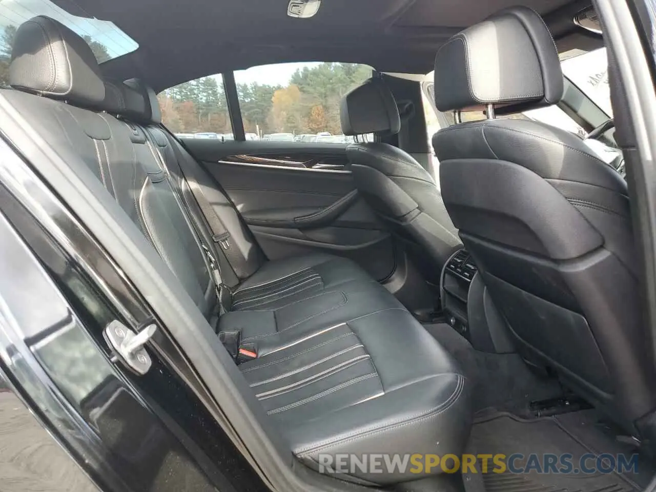 10 Photograph of a damaged car WBAJE7C51KWW16843 BMW 5 SERIES 2019