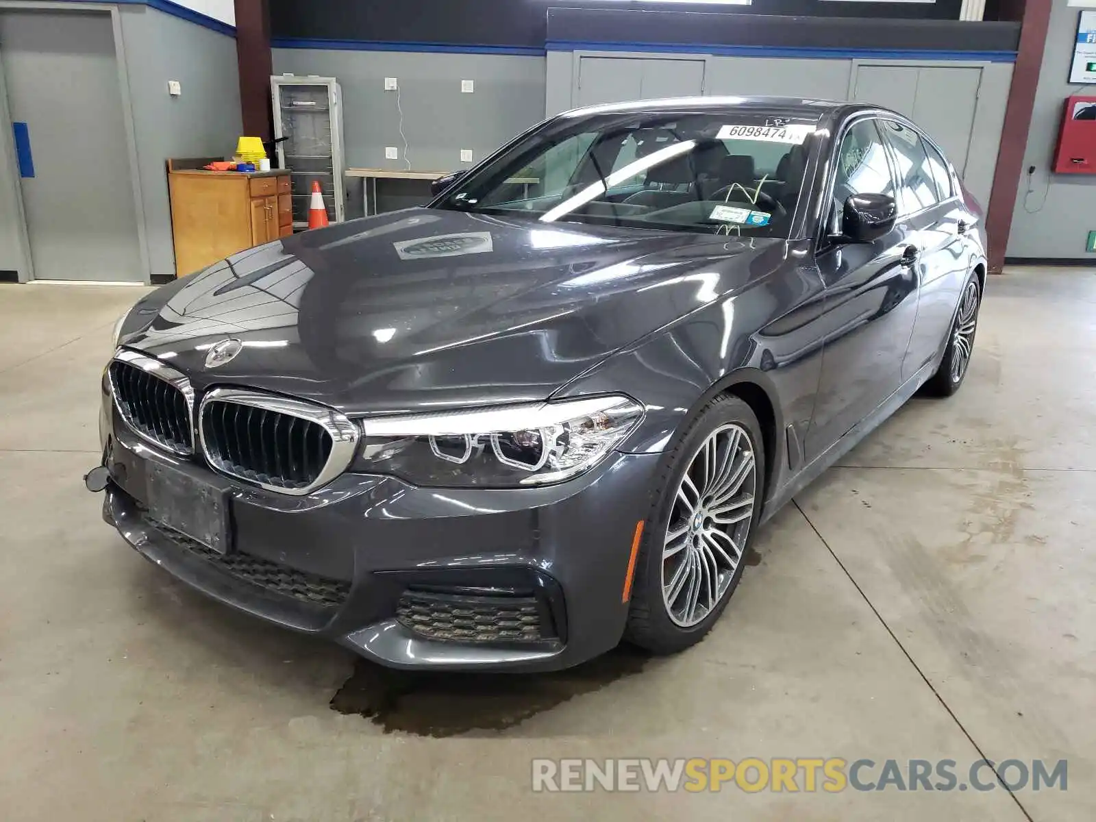 2 Photograph of a damaged car WBAJE7C52KWD55256 BMW 5 SERIES 2019