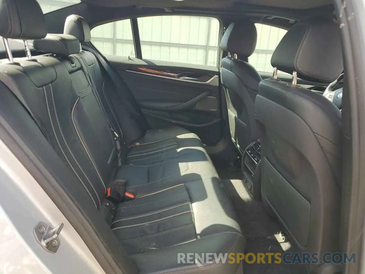 10 Photograph of a damaged car WBAJE7C52KWW14972 BMW 5 SERIES 2019