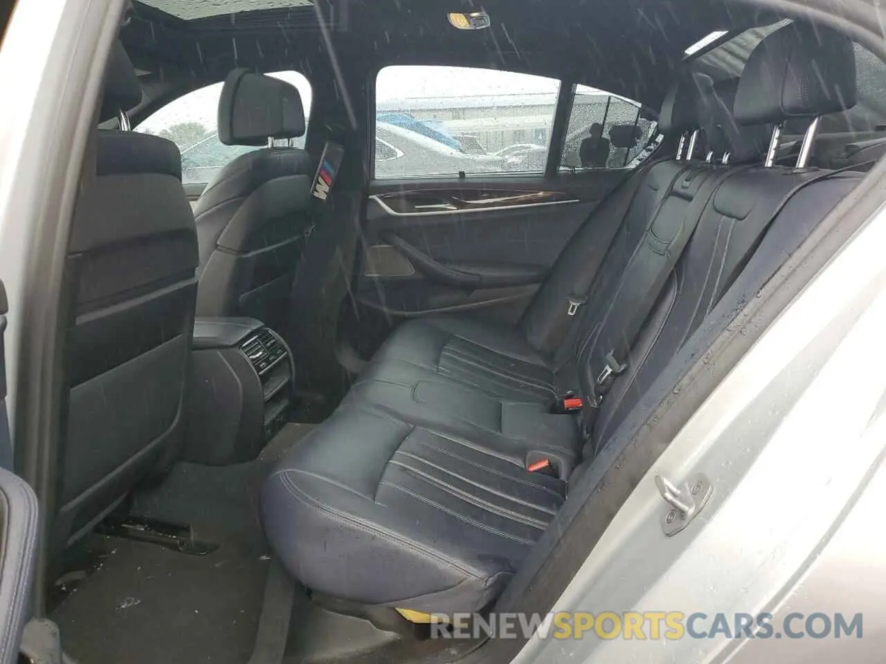 10 Photograph of a damaged car WBAJE7C53KWD55783 BMW 5 SERIES 2019