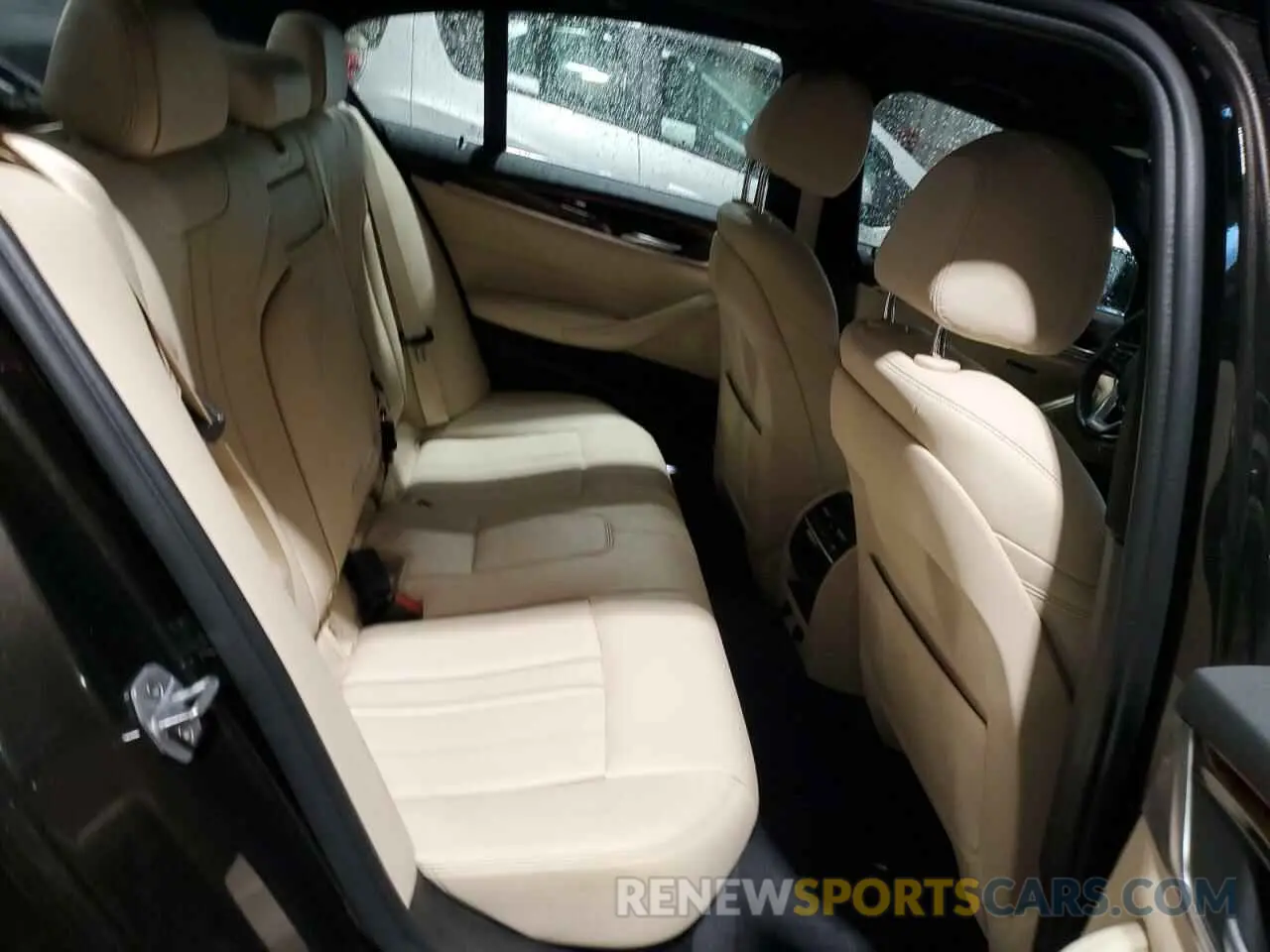 10 Photograph of a damaged car WBAJE7C54KWD55016 BMW 5 SERIES 2019