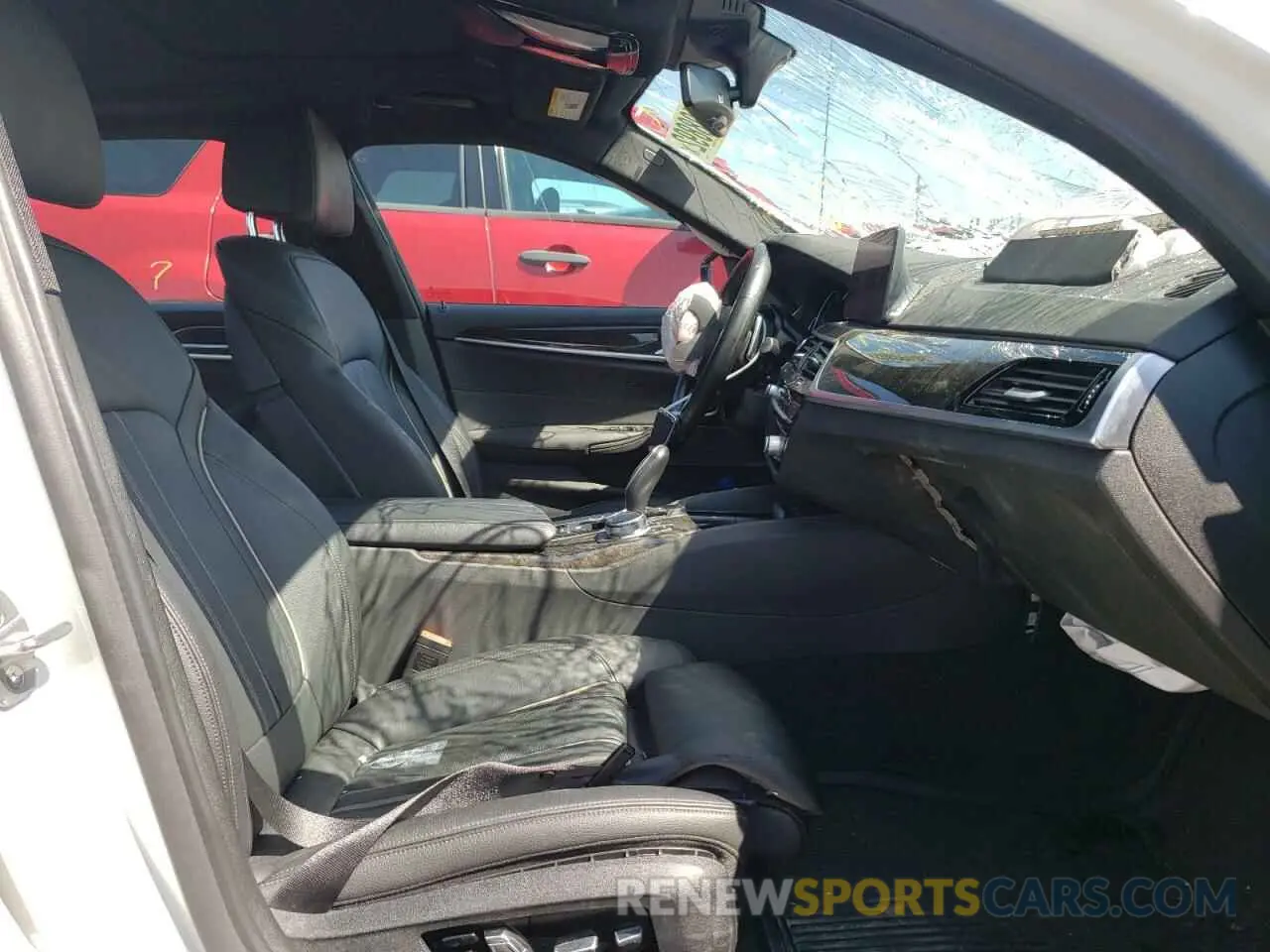 5 Photograph of a damaged car WBAJE7C54KWW13693 BMW 5 SERIES 2019