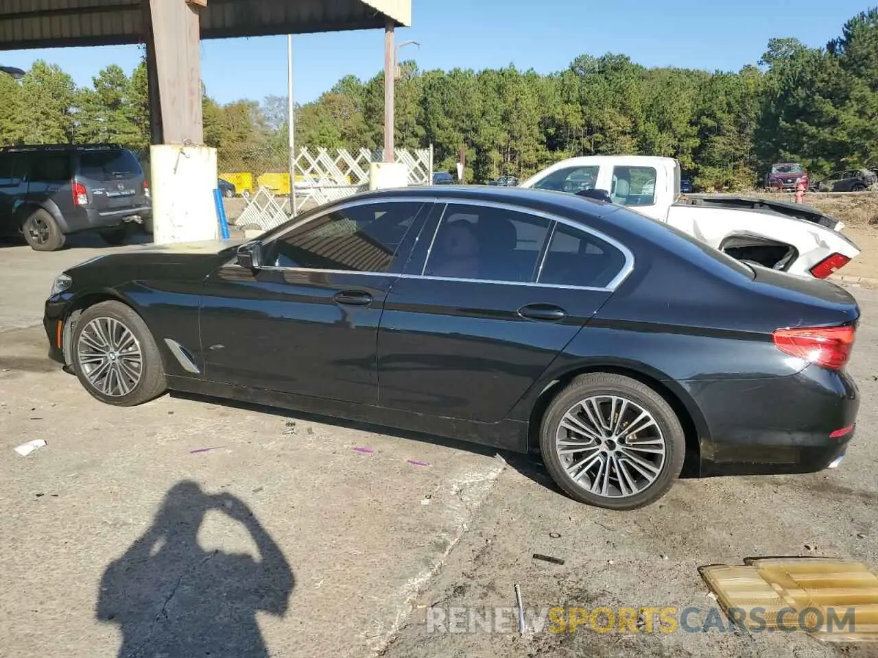 2 Photograph of a damaged car WBAJE7C54KWW19512 BMW 5 SERIES 2019