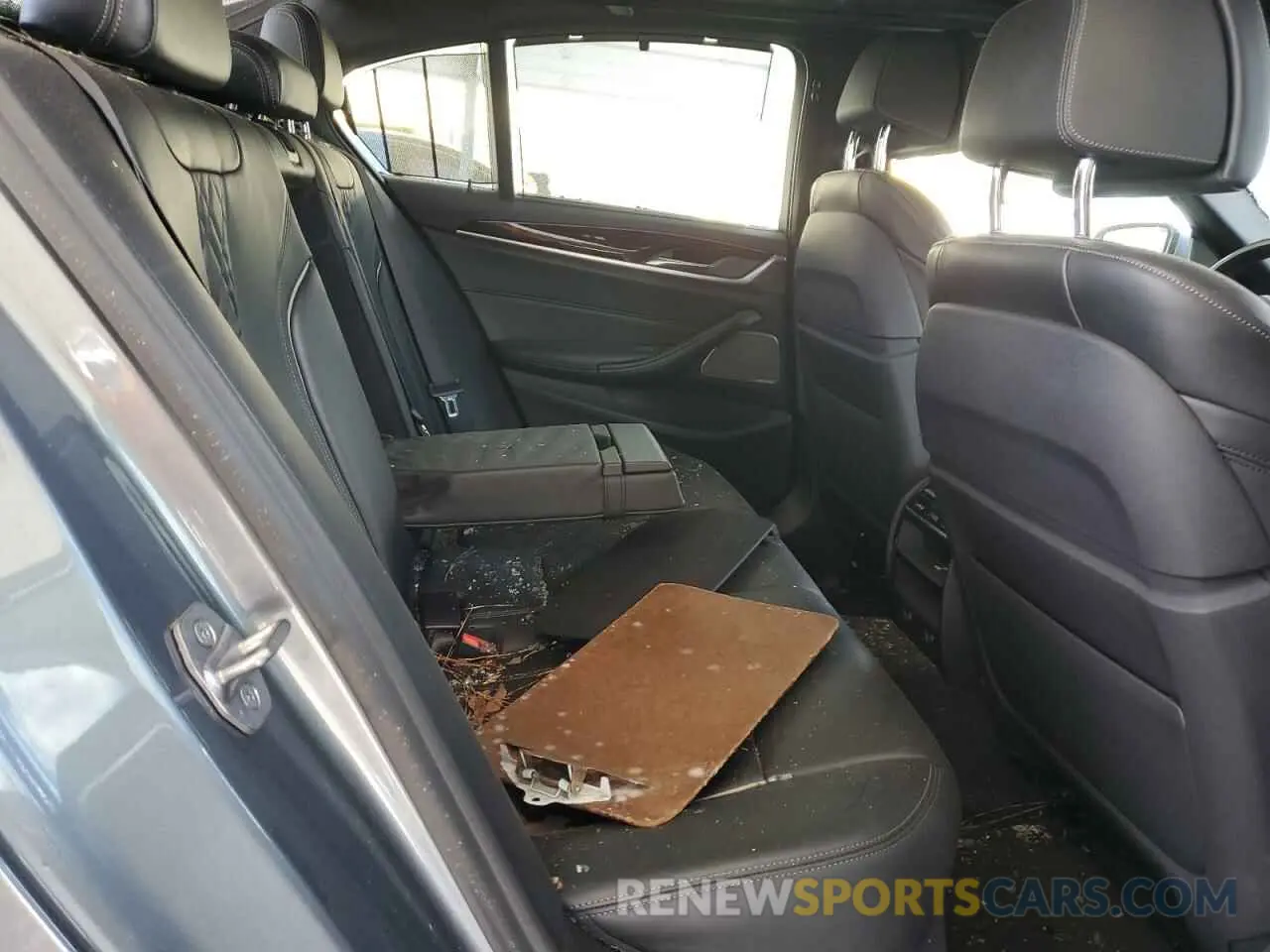 10 Photograph of a damaged car WBAJE7C55KWW18272 BMW 5 SERIES 2019