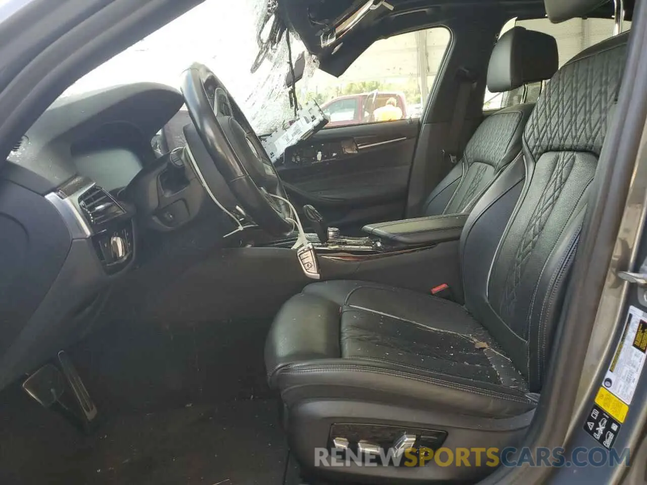 7 Photograph of a damaged car WBAJE7C55KWW18272 BMW 5 SERIES 2019