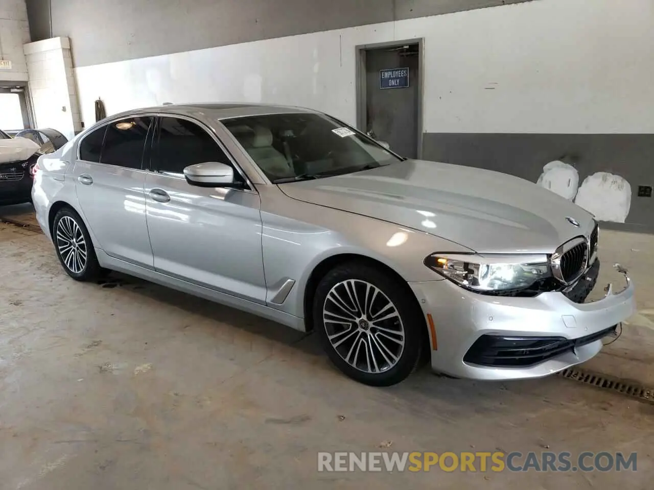 4 Photograph of a damaged car WBAJE7C55KWW45150 BMW 5 SERIES 2019