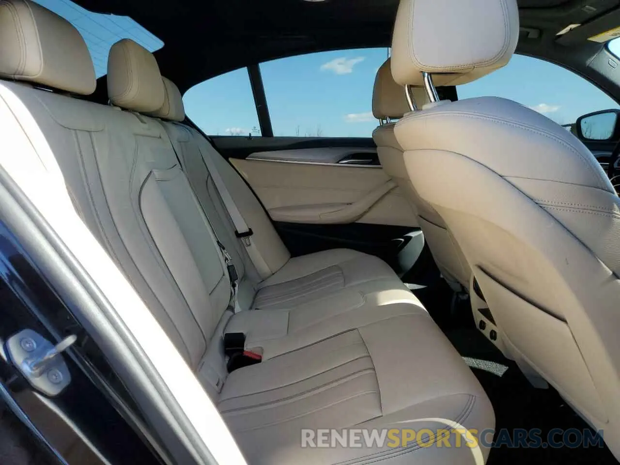 10 Photograph of a damaged car WBAJE7C57KWW20203 BMW 5 SERIES 2019