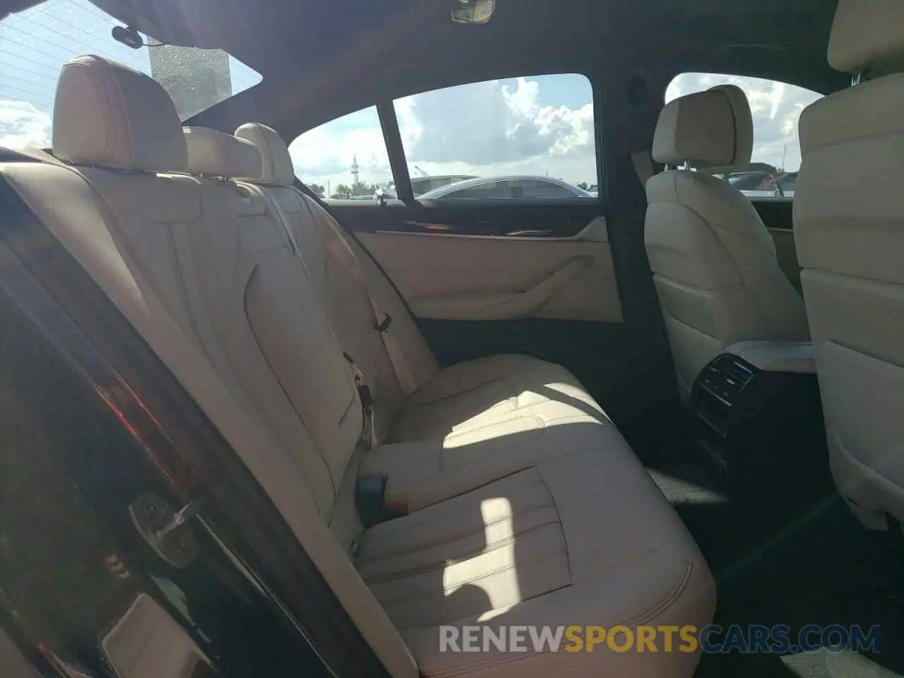 10 Photograph of a damaged car WBAJE7C58KG893158 BMW 5 SERIES 2019