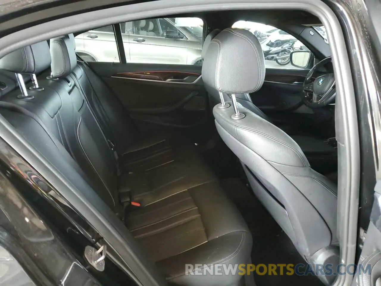 10 Photograph of a damaged car WBAJE7C59KWW08196 BMW 5 SERIES 2019