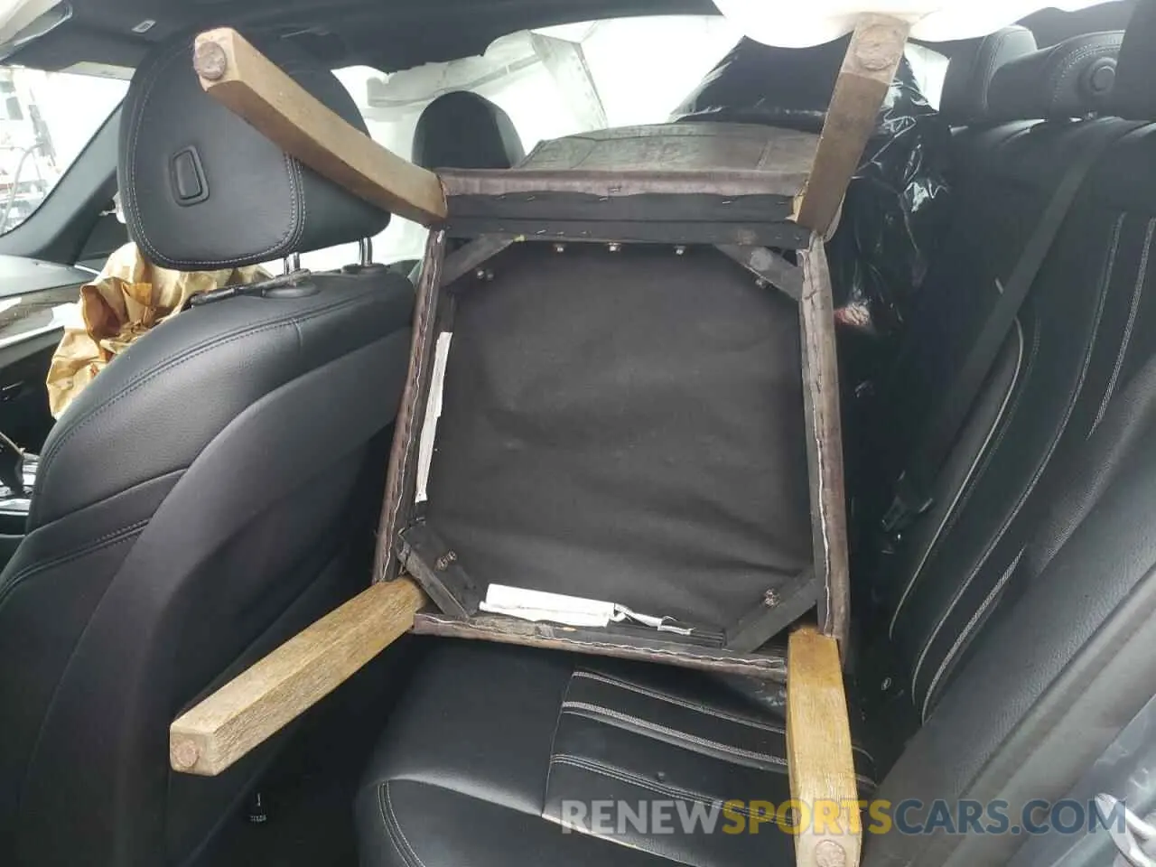 10 Photograph of a damaged car WBAJE7C59KWW10059 BMW 5 SERIES 2019