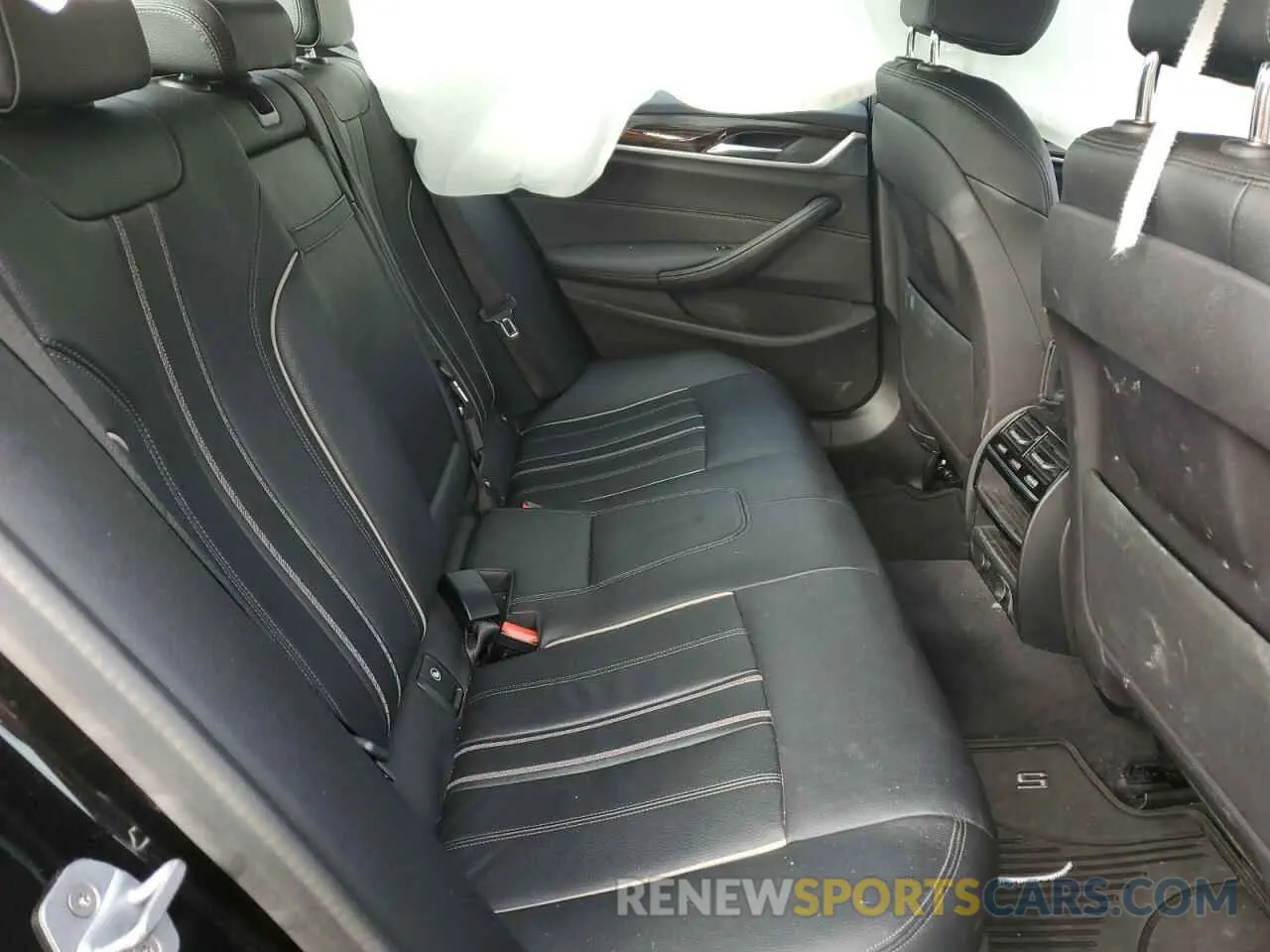 10 Photograph of a damaged car WBAJE7C59KWW22616 BMW 5 SERIES 2019