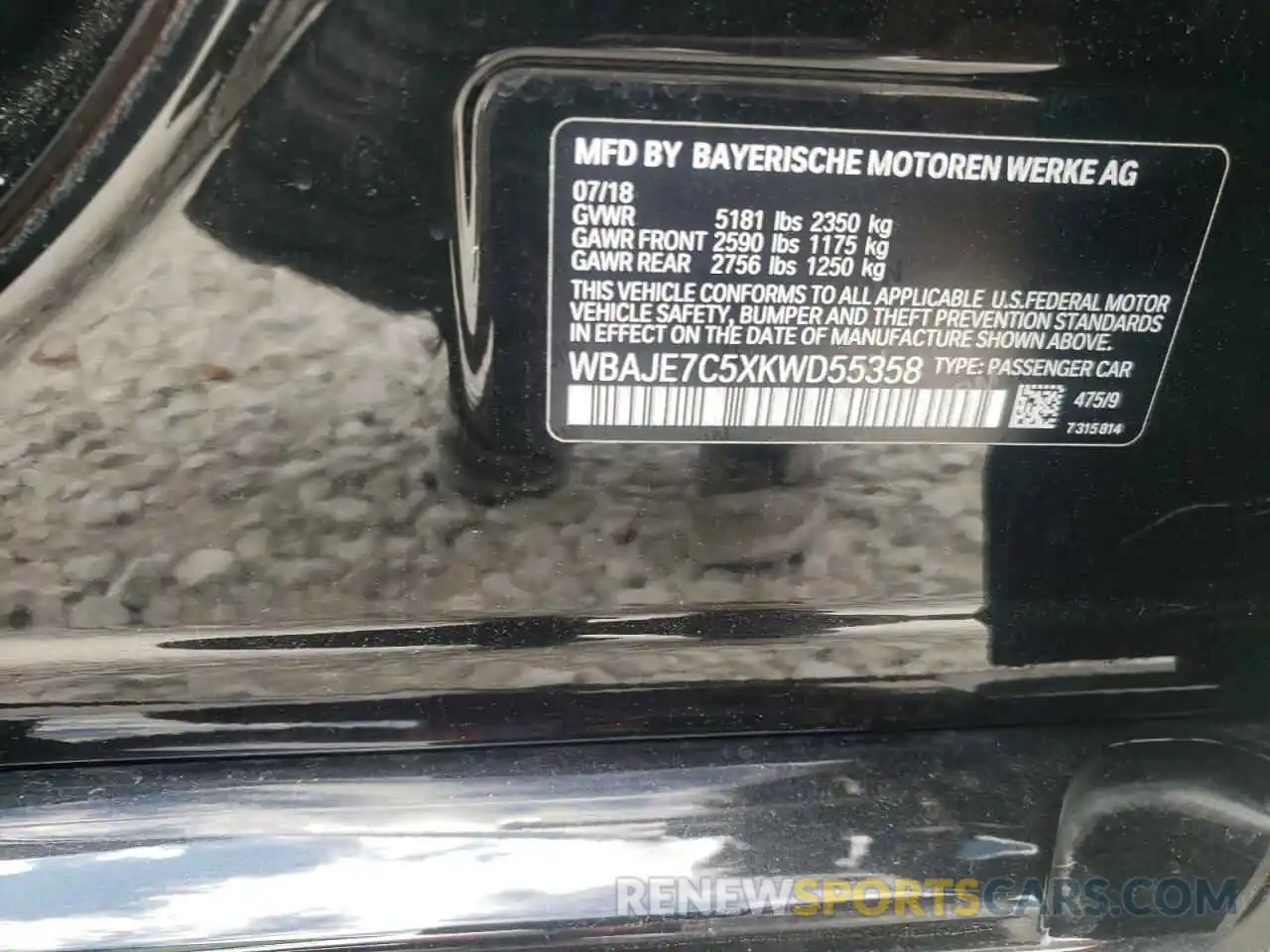 10 Photograph of a damaged car WBAJE7C5XKWD55358 BMW 5 SERIES 2019