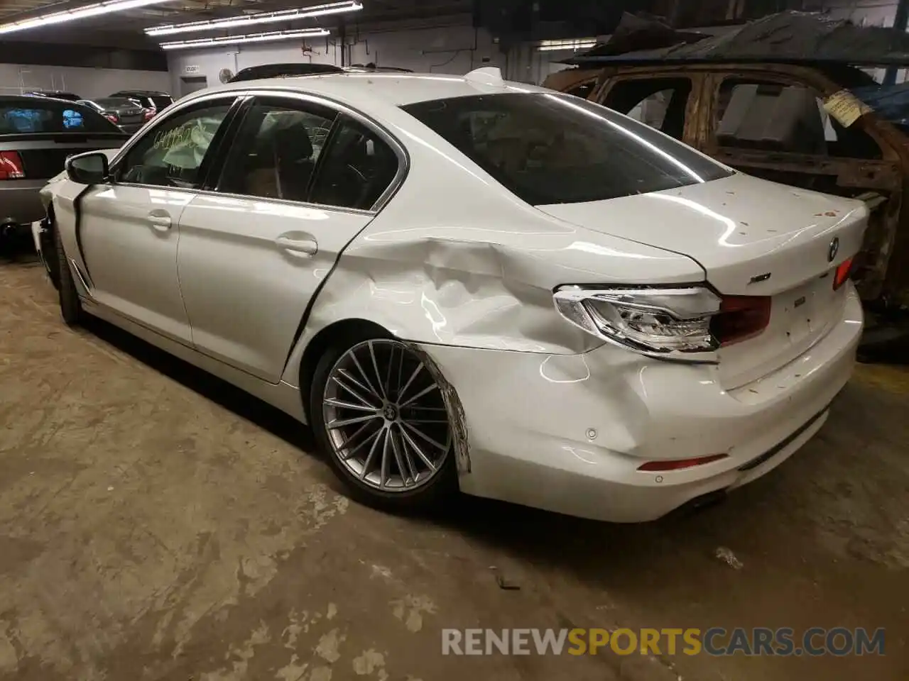 3 Photograph of a damaged car WBAJE7C5XKWW44740 BMW 5 SERIES 2019