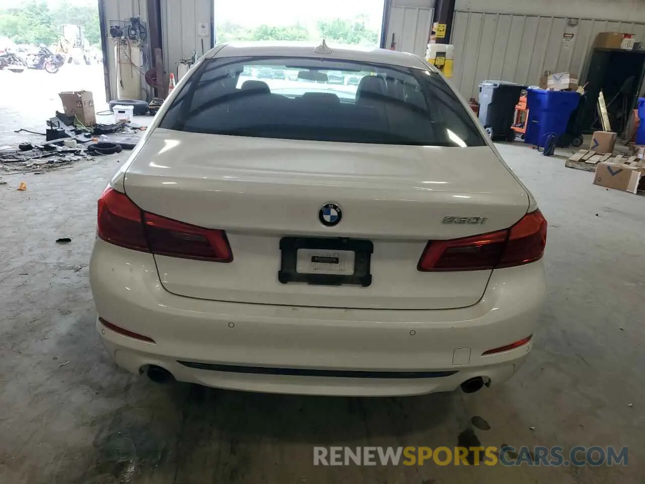 6 Photograph of a damaged car WBAJR3C05LWW69628 BMW 5 SERIES 2020