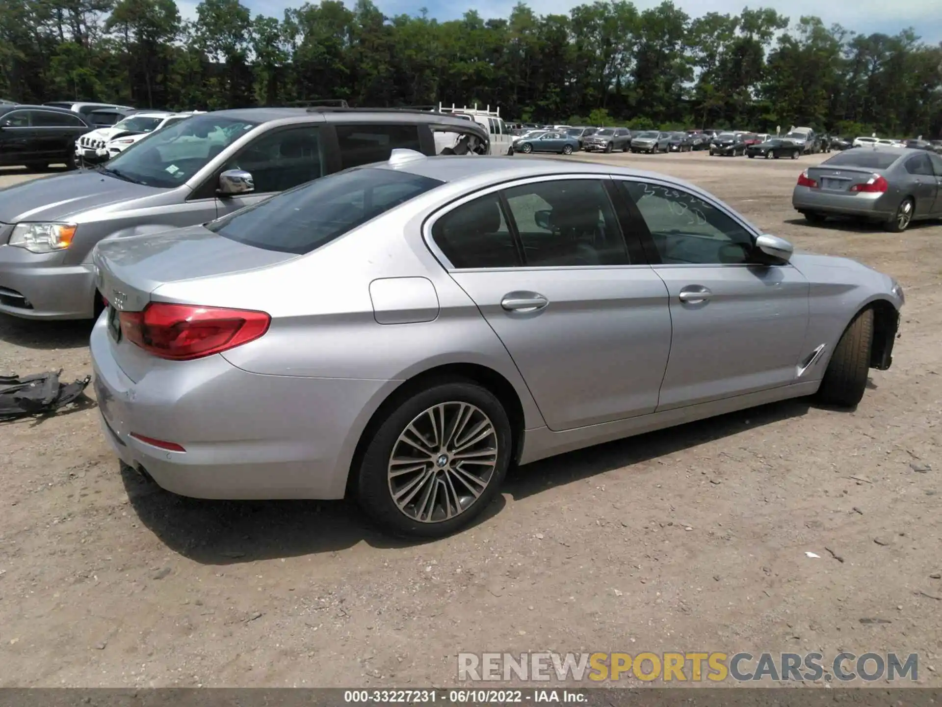 4 Photograph of a damaged car WBAJR7C09LWW64665 BMW 5 SERIES 2020