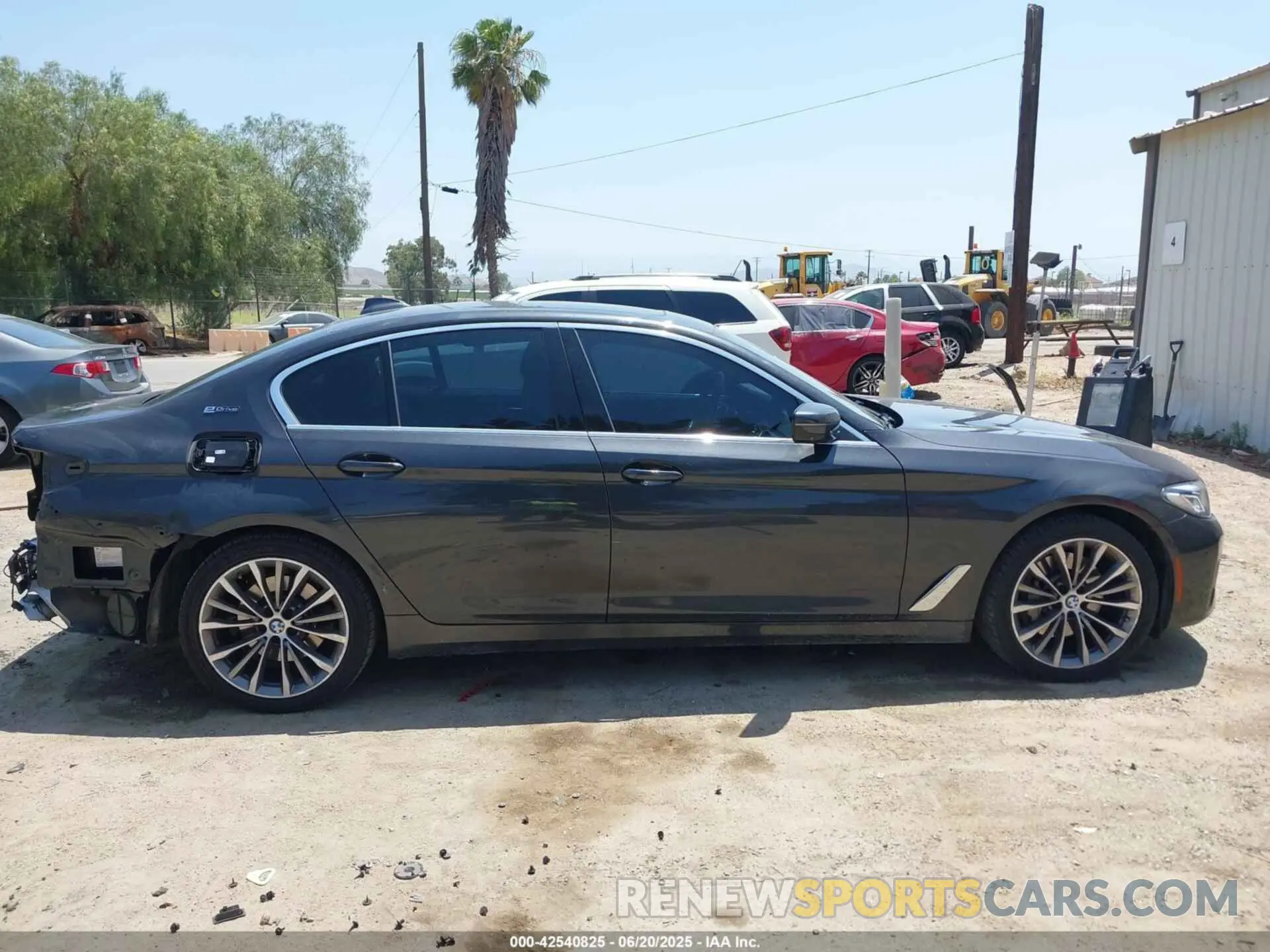 14 Photograph of a damaged car WBA13AG03MCF17157 BMW 5 SERIES 2021
