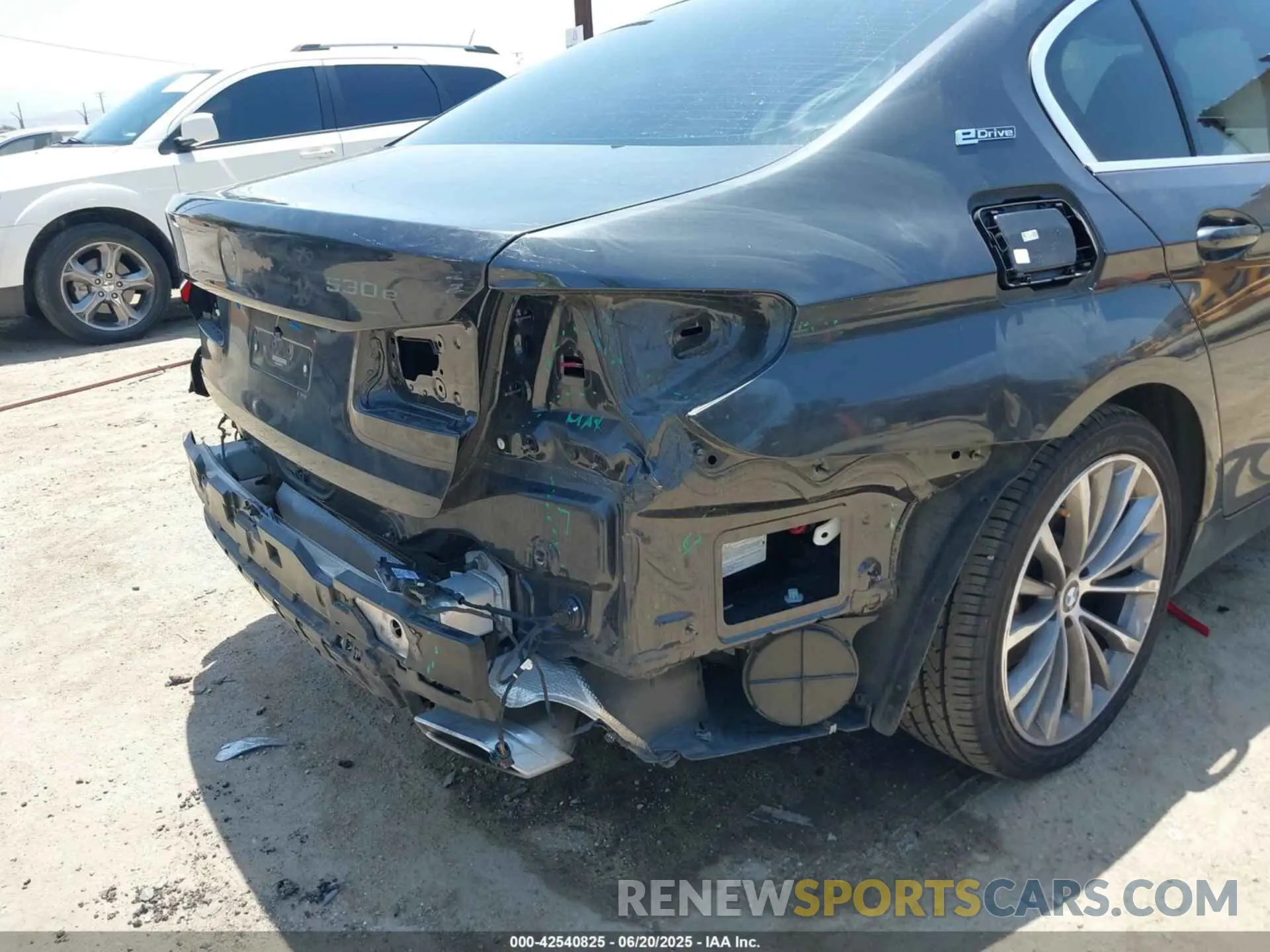 18 Photograph of a damaged car WBA13AG03MCF17157 BMW 5 SERIES 2021