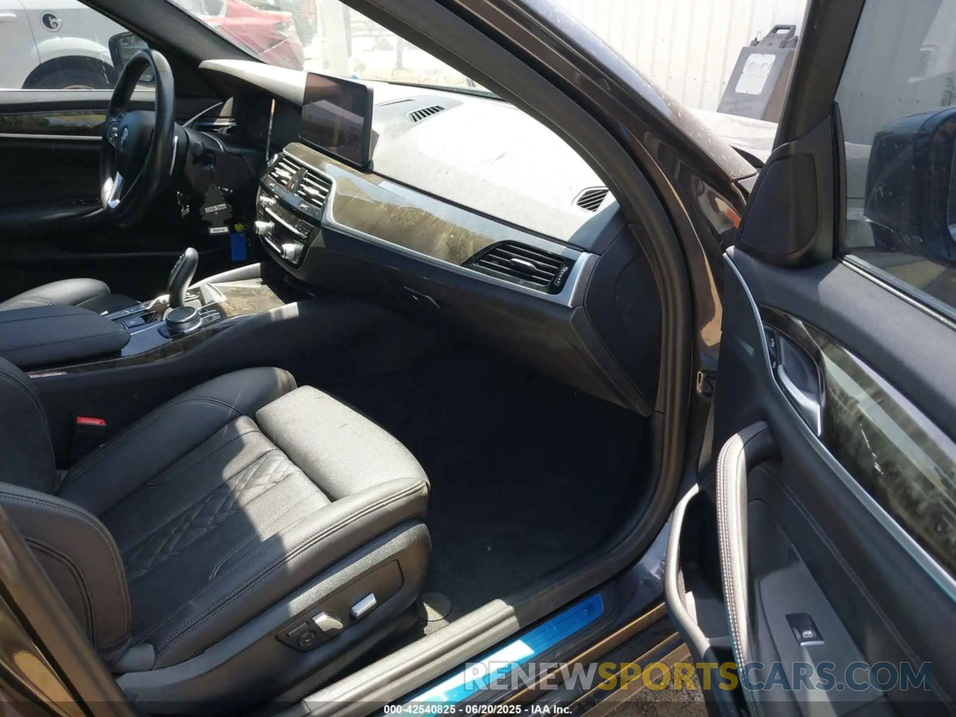 5 Photograph of a damaged car WBA13AG03MCF17157 BMW 5 SERIES 2021