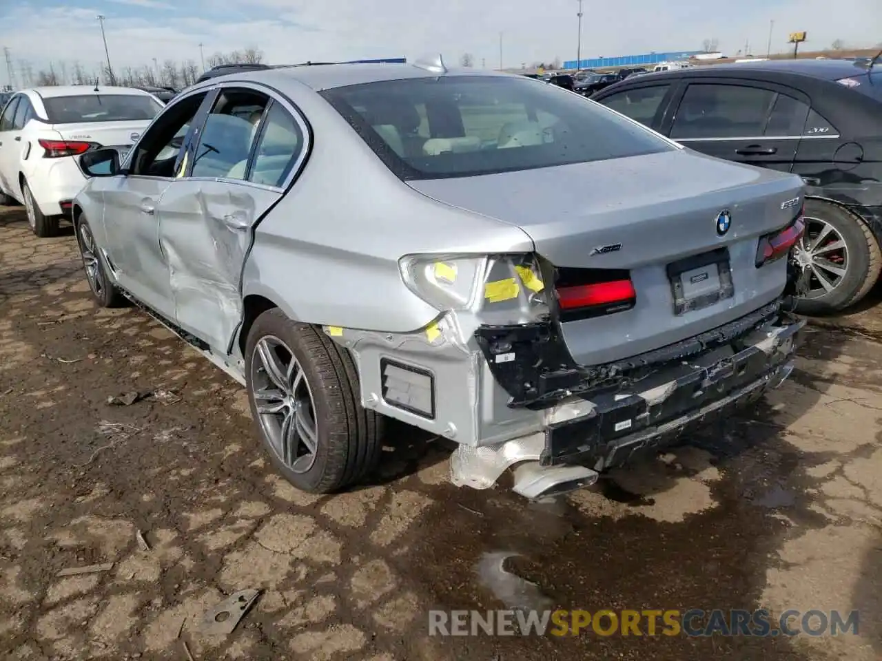 3 Photograph of a damaged car WBA13BJ00MWX01935 BMW 5 SERIES 2021