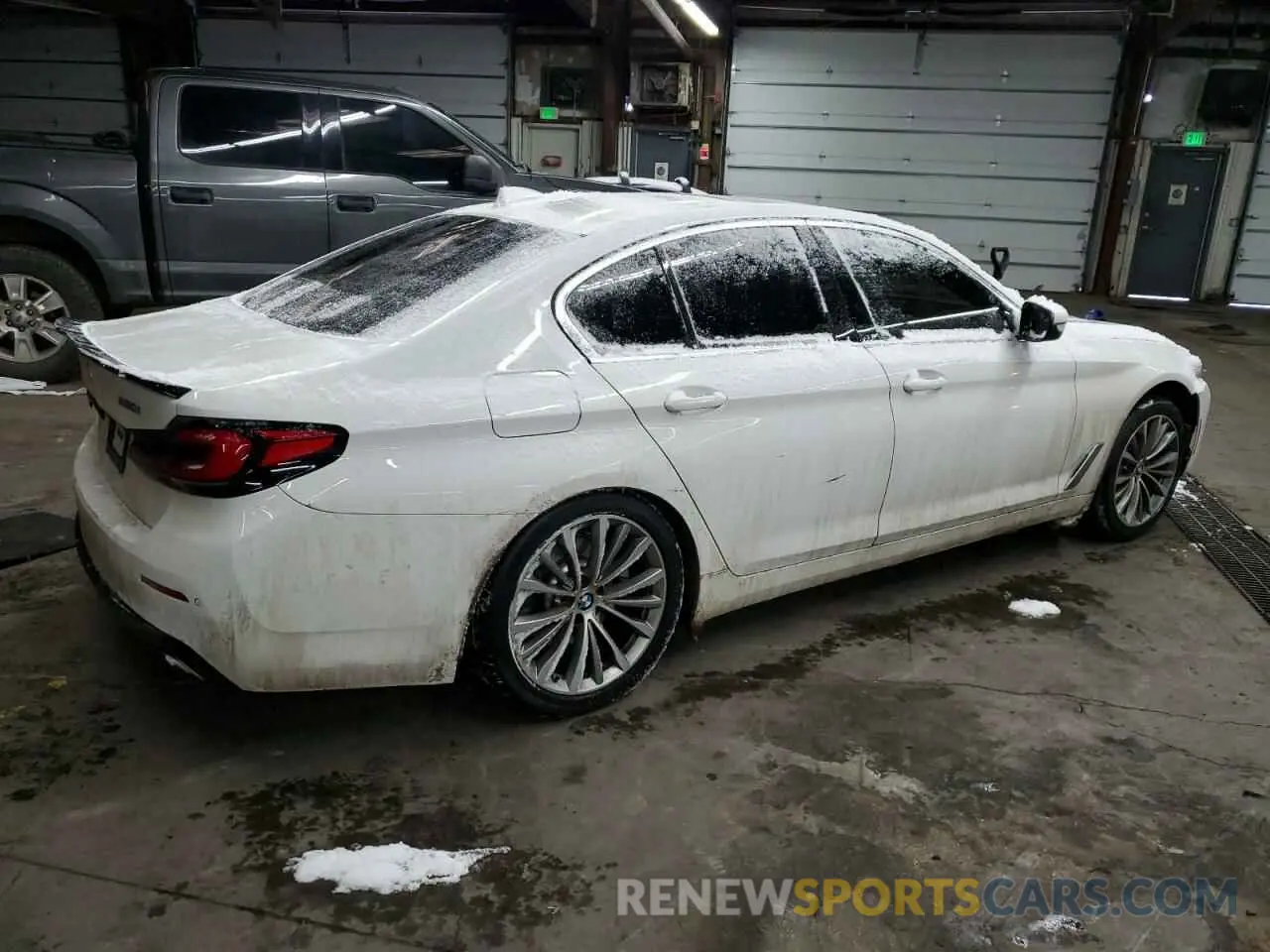 3 Photograph of a damaged car WBA13BJ01MWW97376 BMW 5 SERIES 2021